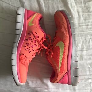 NIKE RUNNING SNEAKERS